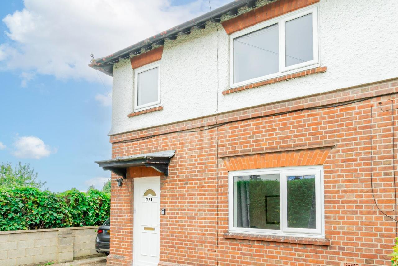 Charming 2-Bedroom Flat With A Garden And Free Parking At Abingdon Oxford Exterior foto